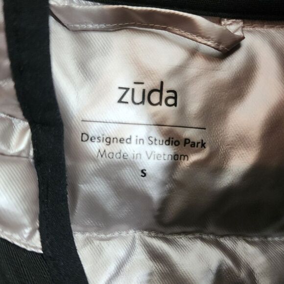 zuda Quilted Silver Pearlized Puffer Jacket with Hood - Picture 5 of 16